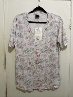 Oraki Floral V-Neck Short Sleeve Tee in Soft White